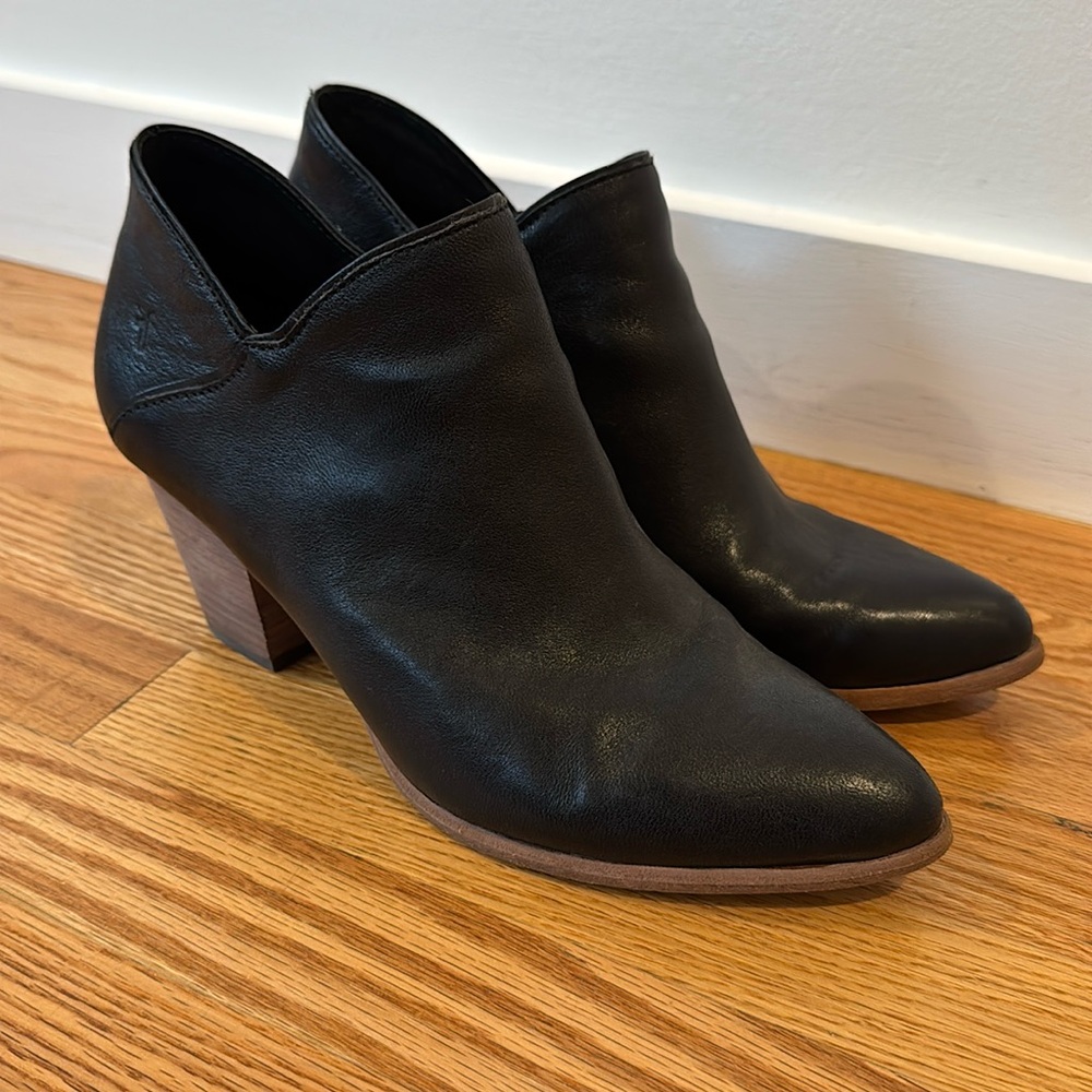 Frye Reed Shootie ankle bootie / 8
